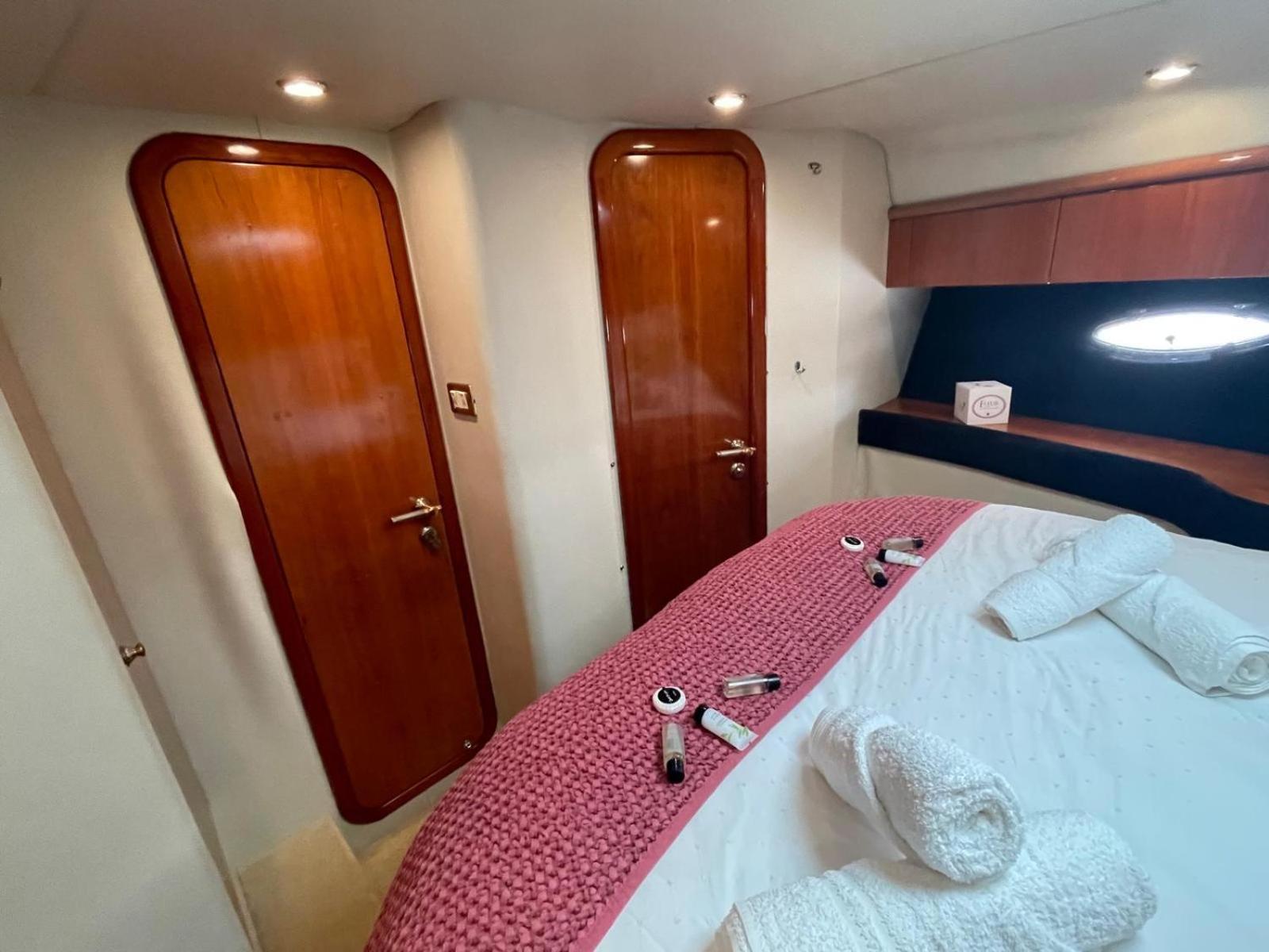 Boat Accommodation Ltd トーキー エクステリア 写真